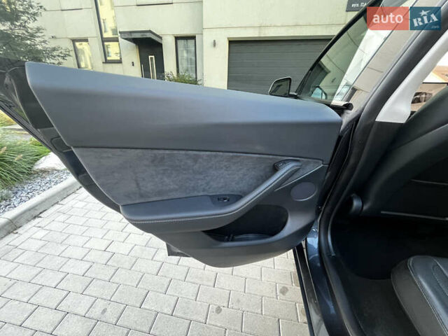 Серый Тесла Model Y, объемом двигателя 0 л и пробегом 1 тыс. км за 36700 $, фото 9 на Automoto.ua