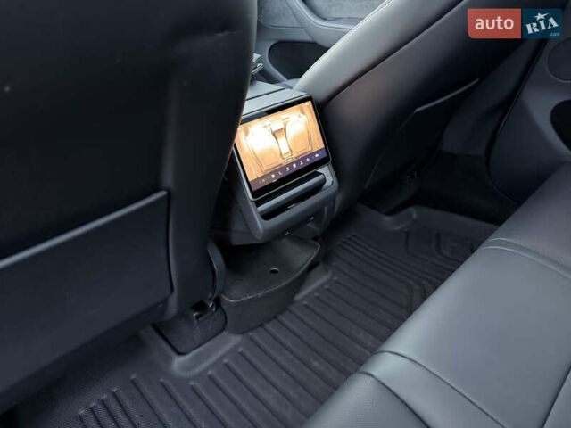 Серый Тесла Model Y, объемом двигателя 0 л и пробегом 4 тыс. км за 54000 $, фото 12 на Automoto.ua