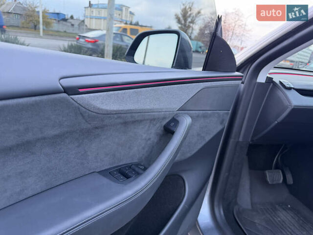 Серый Тесла Model Y, объемом двигателя 0 л и пробегом 4 тыс. км за 54000 $, фото 11 на Automoto.ua