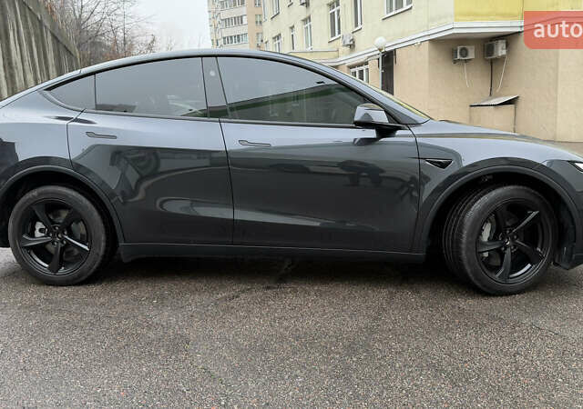 Серый Тесла Model Y, объемом двигателя 0 л и пробегом 4 тыс. км за 53500 $, фото 6 на Automoto.ua