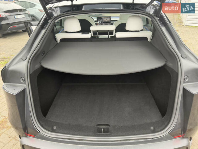 Серый Тесла Model Y, объемом двигателя 0 л и пробегом 3 тыс. км за 52000 $, фото 20 на Automoto.ua