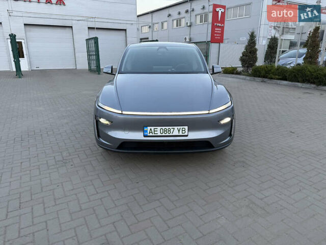 Серый Тесла Model Y, объемом двигателя 0 л и пробегом 4 тыс. км за 54000 $, фото 2 на Automoto.ua