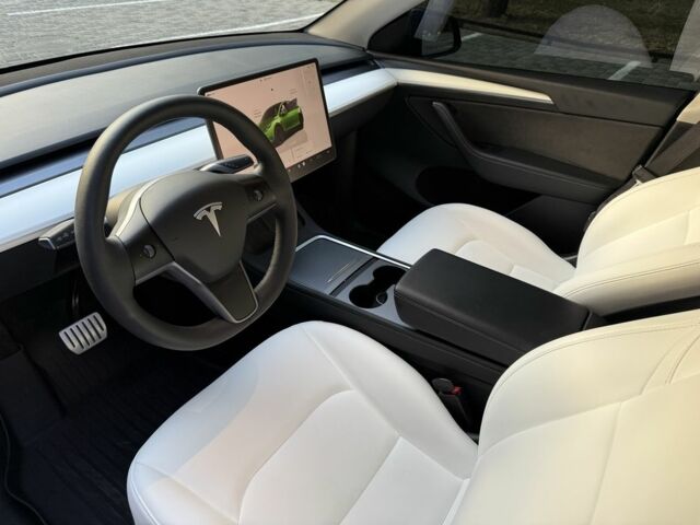 Синий Тесла Model Y, объемом двигателя 0 л и пробегом 45 тыс. км за 32500 $, фото 4 на Automoto.ua