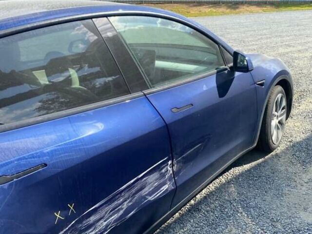 Синий Тесла Model Y, объемом двигателя 0 л и пробегом 136 тыс. км за 18100 $, фото 4 на Automoto.ua