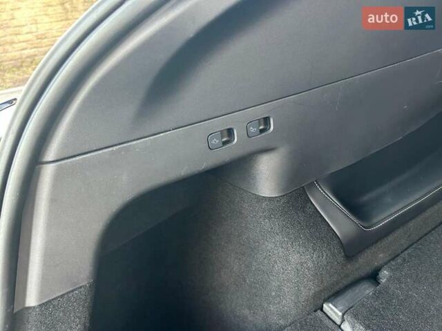 Синий Тесла Model Y, объемом двигателя 0 л и пробегом 62 тыс. км за 25800 $, фото 6 на Automoto.ua