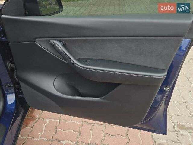 Синий Тесла Model Y, объемом двигателя 0 л и пробегом 99 тыс. км за 25500 $, фото 25 на Automoto.ua
