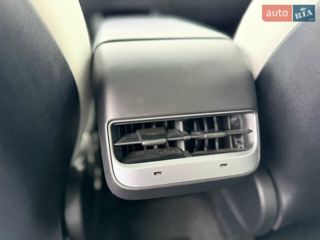 Синий Тесла Model Y, объемом двигателя 0 л и пробегом 63 тыс. км за 27000 $, фото 12 на Automoto.ua