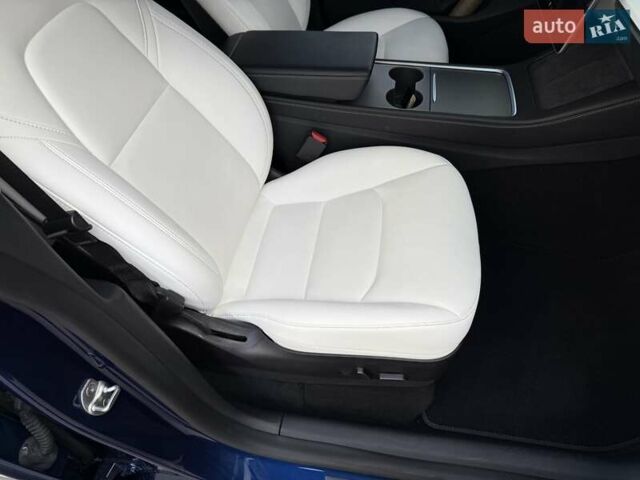 Синий Тесла Model Y, объемом двигателя 0 л и пробегом 86 тыс. км за 25900 $, фото 90 на Automoto.ua