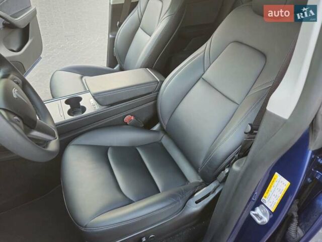 Синий Тесла Model Y, объемом двигателя 0 л и пробегом 99 тыс. км за 26500 $, фото 32 на Automoto.ua