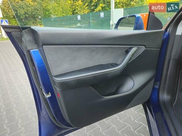 Синий Тесла Model Y, объемом двигателя 0 л и пробегом 99 тыс. км за 25900 $, фото 26 на Automoto.ua