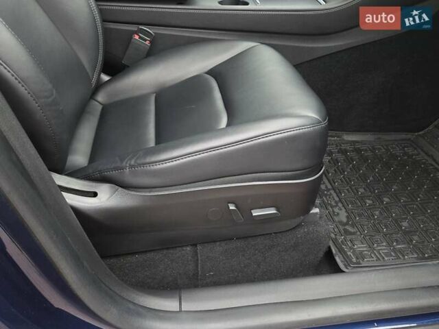 Синий Тесла Model Y, объемом двигателя 0 л и пробегом 99 тыс. км за 25500 $, фото 28 на Automoto.ua