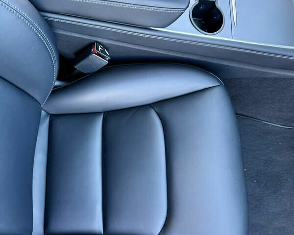 Синий Тесла Model Y, объемом двигателя 0 л и пробегом 48 тыс. км за 27500 $, фото 11 на Automoto.ua