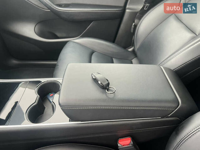 Синий Тесла Model Y, объемом двигателя 0 л и пробегом 125 тыс. км за 25997 $, фото 1 на Automoto.ua