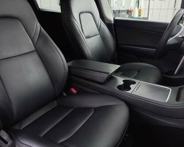 Синий Тесла Model Y, объемом двигателя 0 л и пробегом 91 тыс. км за 25850 $, фото 17 на Automoto.ua