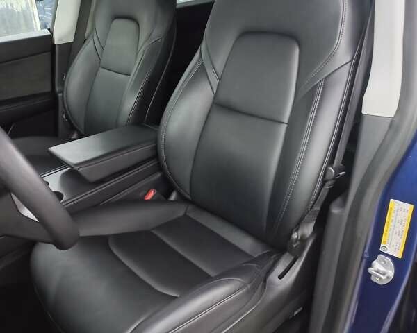 Синий Тесла Model Y, объемом двигателя 0 л и пробегом 91 тыс. км за 25850 $, фото 12 на Automoto.ua