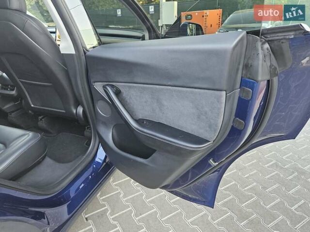 Синий Тесла Model Y, объемом двигателя 0 л и пробегом 99 тыс. км за 26500 $, фото 28 на Automoto.ua