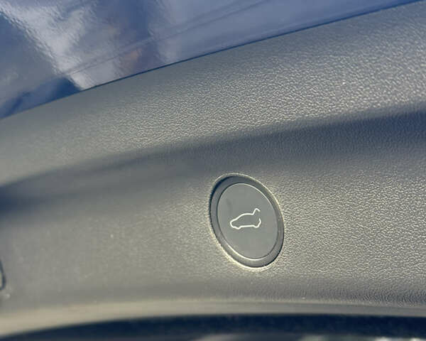 Синий Тесла Model Y, объемом двигателя 0 л и пробегом 97 тыс. км за 26500 $, фото 20 на Automoto.ua