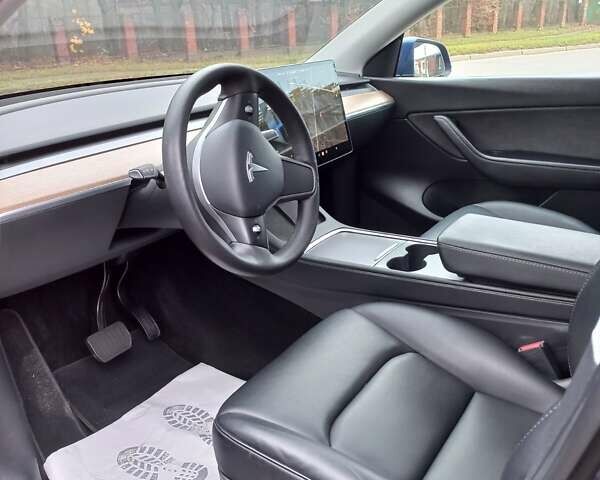 Синий Тесла Model Y, объемом двигателя 0 л и пробегом 91 тыс. км за 25850 $, фото 3 на Automoto.ua