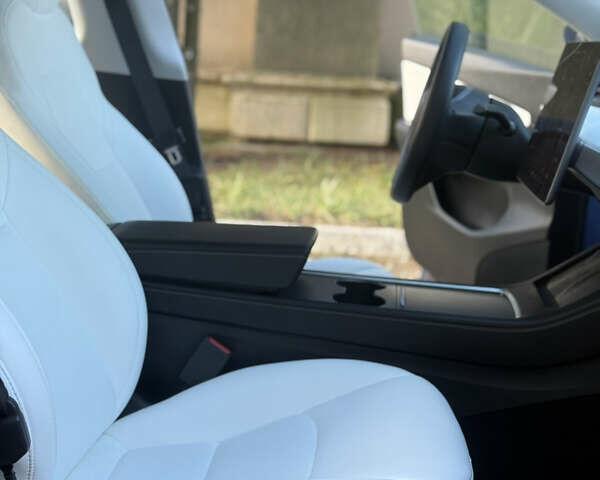Синий Тесла Model Y, объемом двигателя 0 л и пробегом 97 тыс. км за 26500 $, фото 24 на Automoto.ua