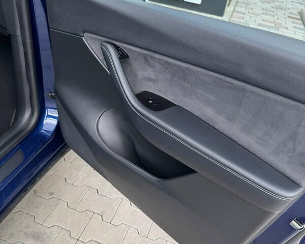 Синий Тесла Model Y, объемом двигателя 0 л и пробегом 83 тыс. км за 24999 $, фото 18 на Automoto.ua