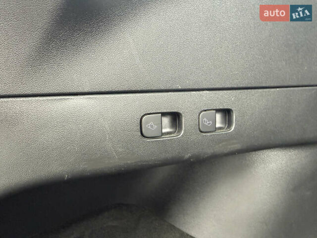 Синий Тесла Model Y, объемом двигателя 0 л и пробегом 120 тыс. км за 24500 $, фото 25 на Automoto.ua