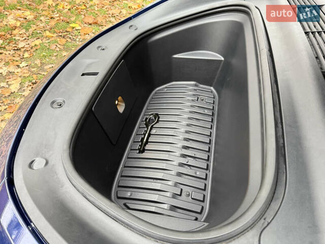 Синий Тесла Model Y, объемом двигателя 0 л и пробегом 133 тыс. км за 23900 $, фото 17 на Automoto.ua