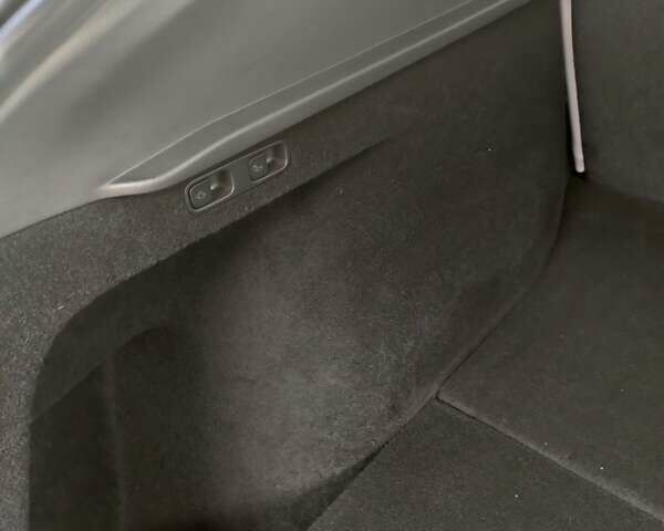 Синій Тесла Model Y, об'ємом двигуна 0 л та пробігом 69 тис. км за 28800 $, фото 12 на Automoto.ua