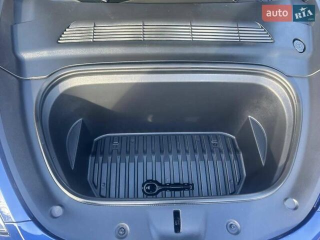 Синий Тесла Model Y, объемом двигателя 0 л и пробегом 93 тыс. км за 25500 $, фото 16 на Automoto.ua