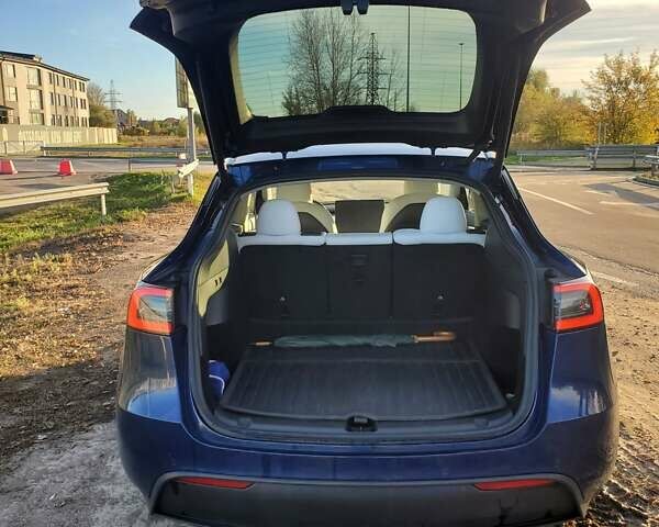 Синий Тесла Model Y, объемом двигателя 0 л и пробегом 39 тыс. км за 30000 $, фото 4 на Automoto.ua