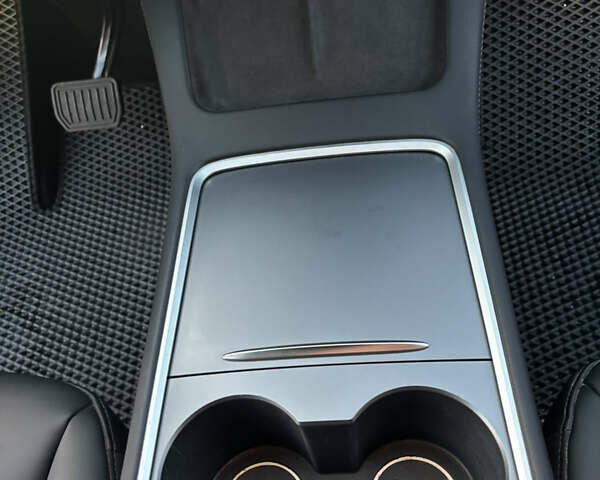 Синий Тесла Model Y, объемом двигателя 0 л и пробегом 43 тыс. км за 25500 $, фото 27 на Automoto.ua
