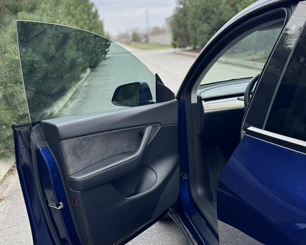 Синий Тесла Model Y, объемом двигателя 0 л и пробегом 52 тыс. км за 30900 $, фото 32 на Automoto.ua