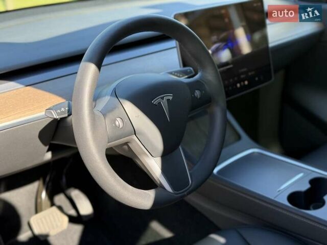 Синий Тесла Model Y, объемом двигателя 0 л и пробегом 80 тыс. км за 25300 $, фото 73 на Automoto.ua