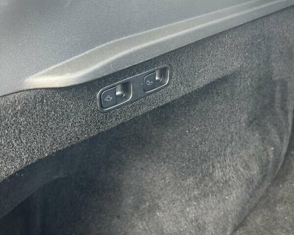 Синій Тесла Model Y, об'ємом двигуна 0 л та пробігом 91 тис. км за 23200 $, фото 22 на Automoto.ua