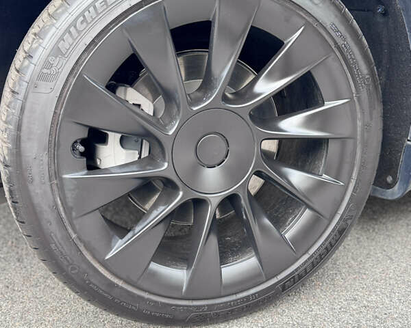 Синий Тесла Model Y, объемом двигателя 0 л и пробегом 52 тыс. км за 30900 $, фото 24 на Automoto.ua