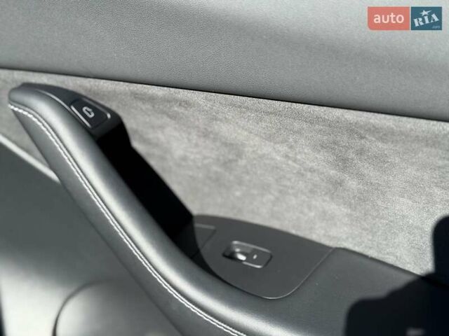 Синий Тесла Model Y, объемом двигателя 0 л и пробегом 80 тыс. км за 25300 $, фото 88 на Automoto.ua