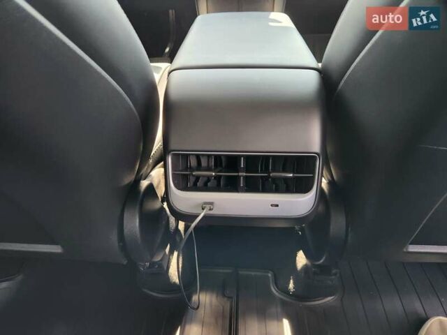 Синий Тесла Model Y, объемом двигателя 0 л и пробегом 37 тыс. км за 25900 $, фото 27 на Automoto.ua