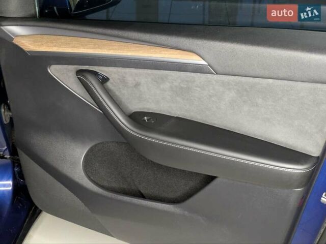 Синий Тесла Model Y, объемом двигателя 0 л и пробегом 51 тыс. км за 30900 $, фото 40 на Automoto.ua