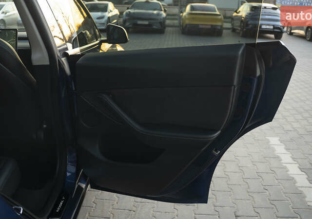 Синий Тесла Model Y, объемом двигателя 0 л и пробегом 35 тыс. км за 25500 $, фото 10 на Automoto.ua