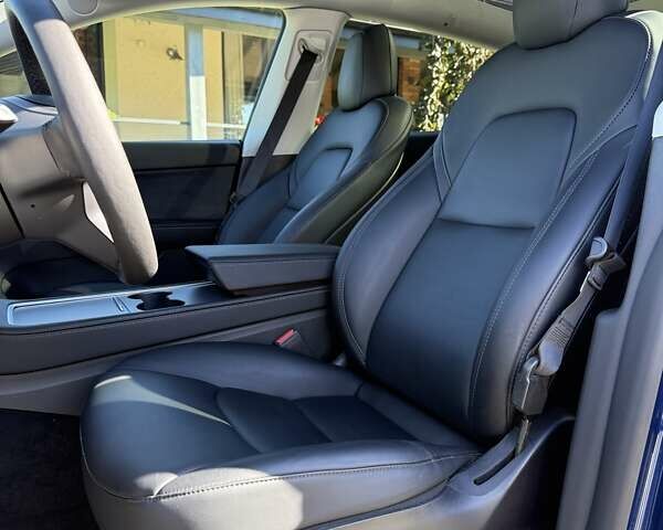 Синий Тесла Model Y, объемом двигателя 0 л и пробегом 80 тыс. км за 25300 $, фото 77 на Automoto.ua