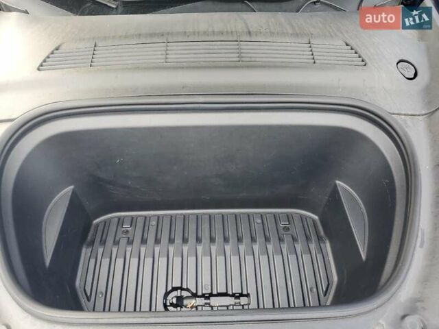 Синий Тесла Model Y, объемом двигателя 0 л и пробегом 78 тыс. км за 10100 $, фото 10 на Automoto.ua