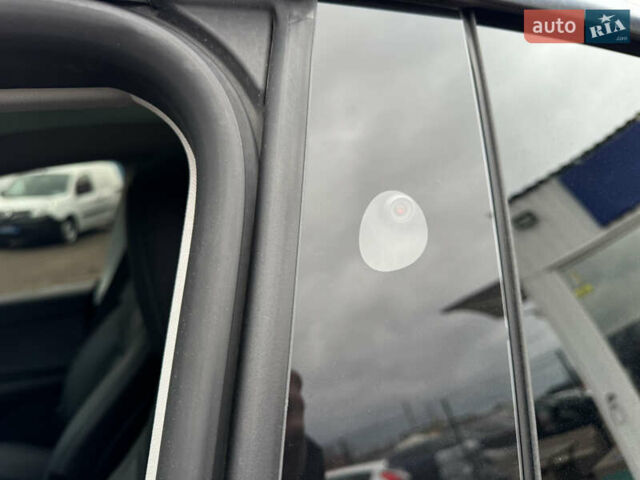 Синий Тесла Model Y, объемом двигателя 0 л и пробегом 36 тыс. км за 31000 $, фото 19 на Automoto.ua