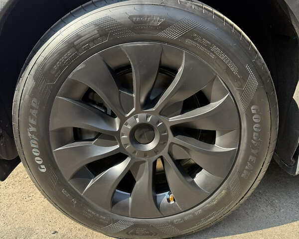 Синий Тесла Model Y, объемом двигателя 0 л и пробегом 26 тыс. км за 30000 $, фото 17 на Automoto.ua