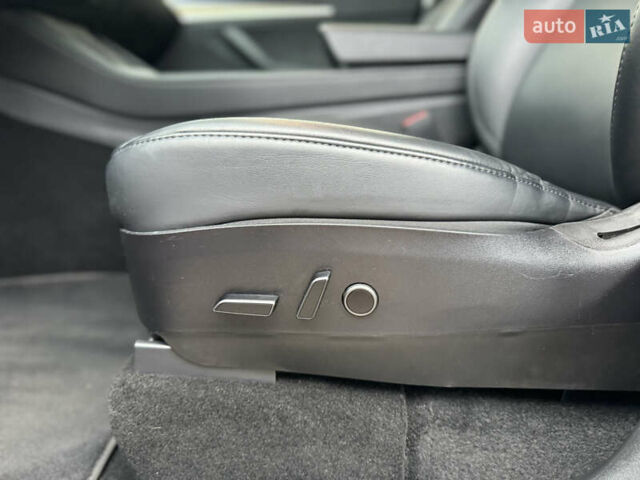 Синий Тесла Model Y, объемом двигателя 0 л и пробегом 36 тыс. км за 31000 $, фото 77 на Automoto.ua