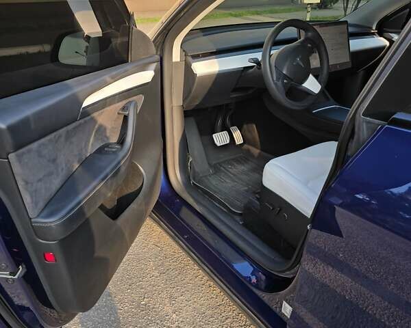 Синий Тесла Model Y, объемом двигателя 0 л и пробегом 51 тыс. км за 26400 $, фото 18 на Automoto.ua