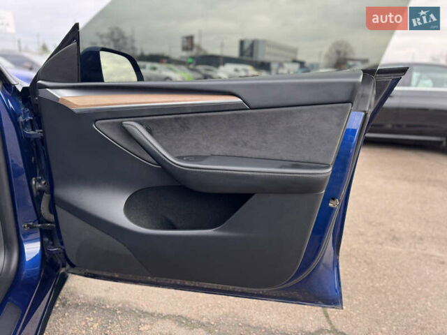 Синий Тесла Model Y, объемом двигателя 0 л и пробегом 36 тыс. км за 31000 $, фото 73 на Automoto.ua