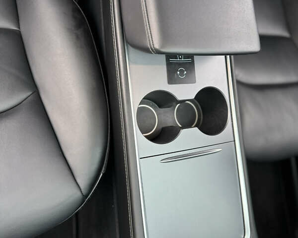 Синий Тесла Model Y, объемом двигателя 0 л и пробегом 36 тыс. км за 31000 $, фото 71 на Automoto.ua