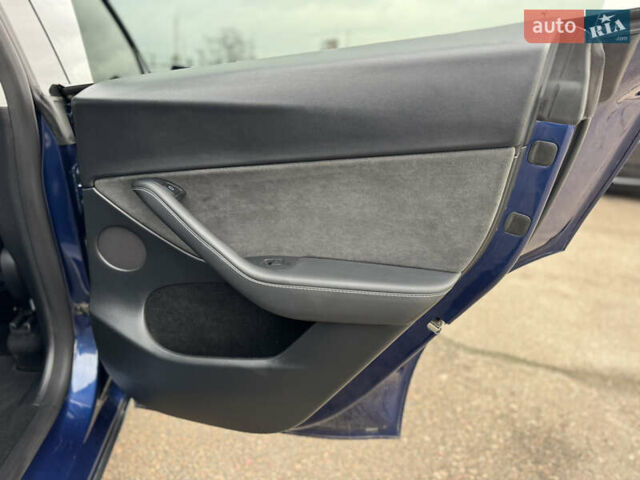 Синий Тесла Model Y, объемом двигателя 0 л и пробегом 36 тыс. км за 31000 $, фото 61 на Automoto.ua