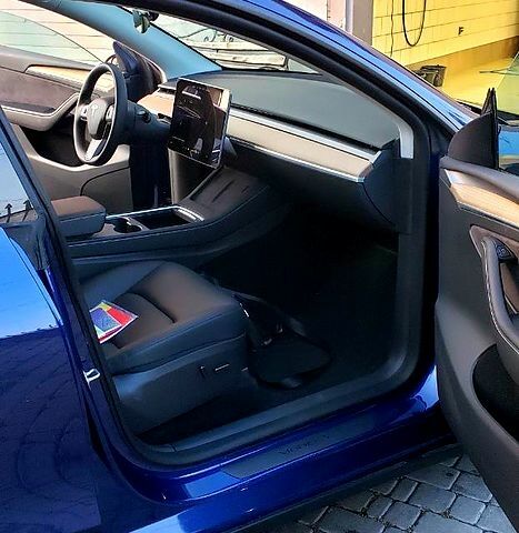 Синий Тесла Model Y, объемом двигателя 0.39 л и пробегом 1000 тыс. км за 32000 $, фото 5 на Automoto.ua