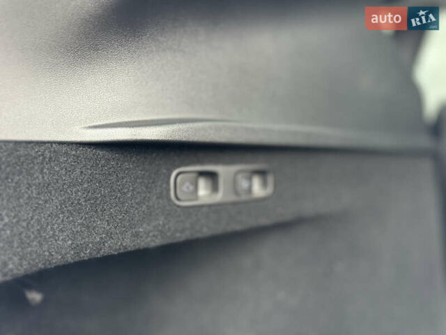 Синий Тесла Model Y, объемом двигателя 0 л и пробегом 36 тыс. км за 31000 $, фото 42 на Automoto.ua