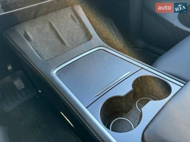 Синий Тесла Model Y, объемом двигателя 0 л и пробегом 48 тыс. км за 32990 $, фото 24 на Automoto.ua